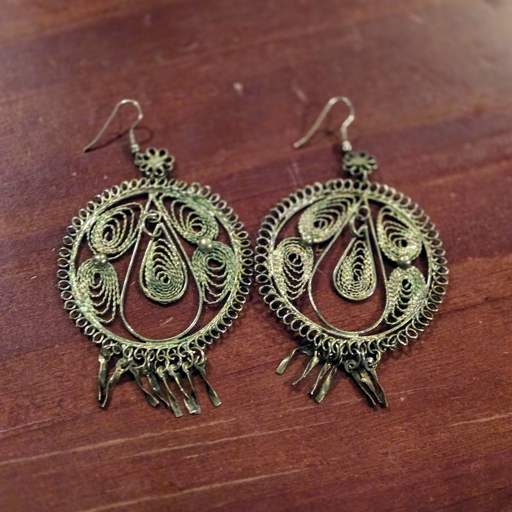 Vintage Boho Chic Silver Filligree Hoop Earrings - Picture 6 of 6
